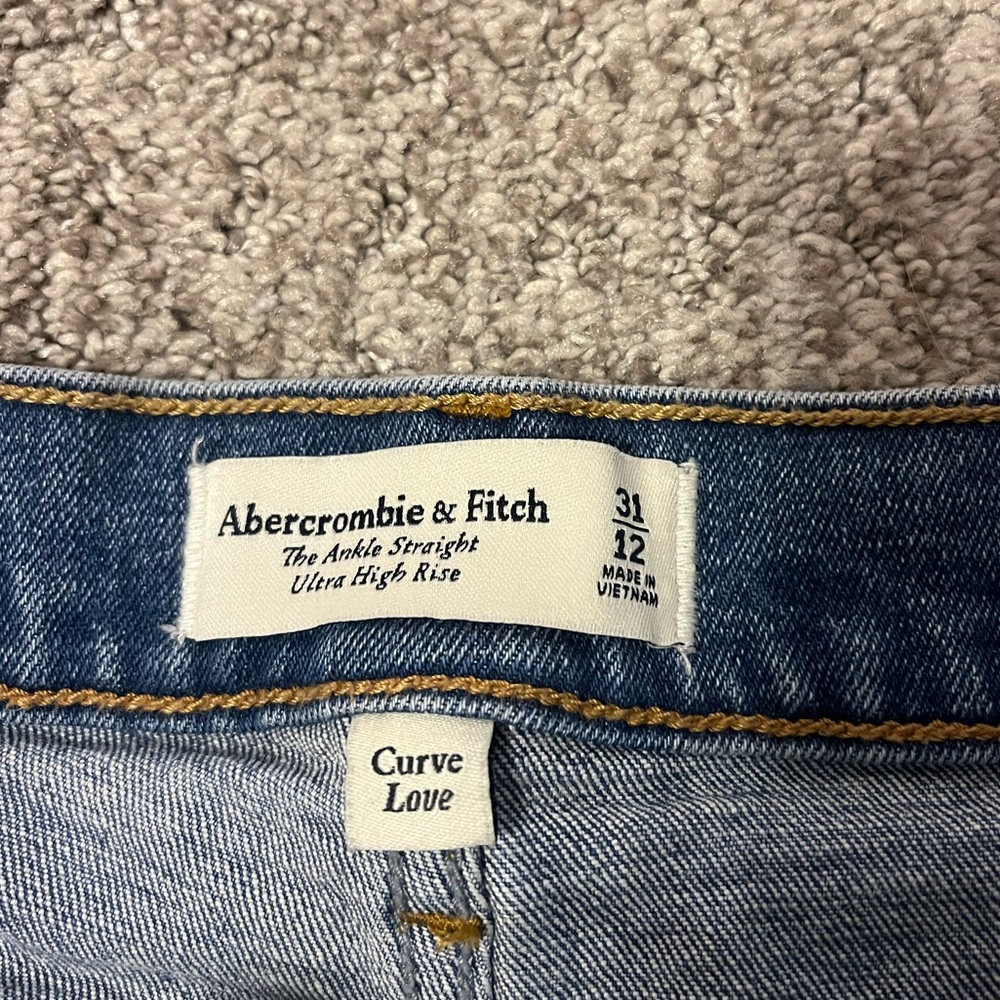A&F curve love ankle straight ultra high rise